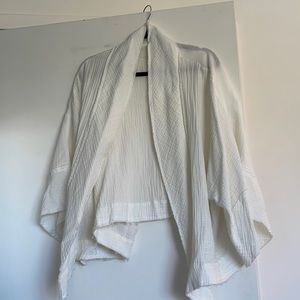 Waffled fabric white bell sleeve blazer